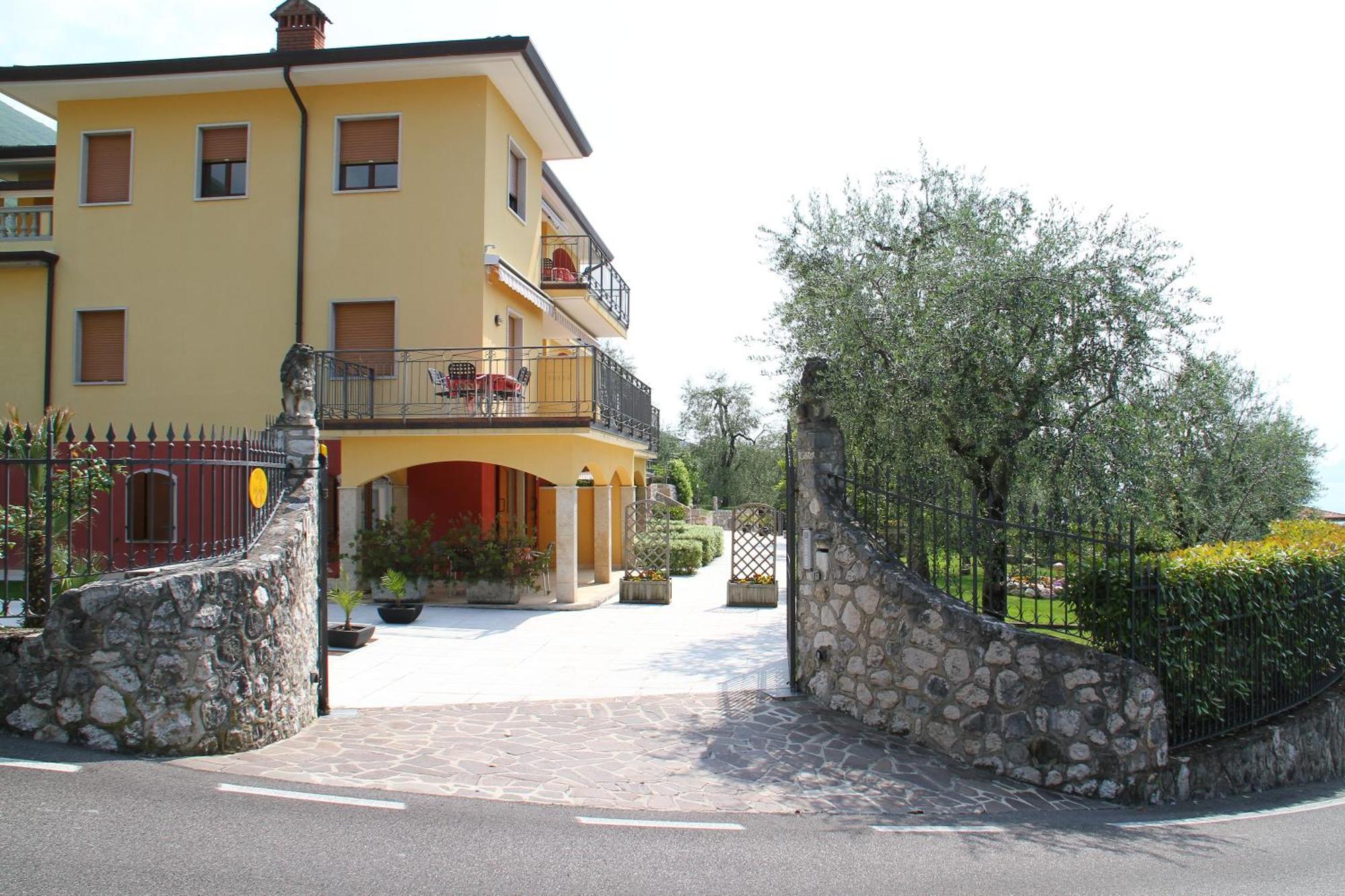 برنزوني سول جاردا Villa Due Leoni - Residence المظهر الخارجي الصورة