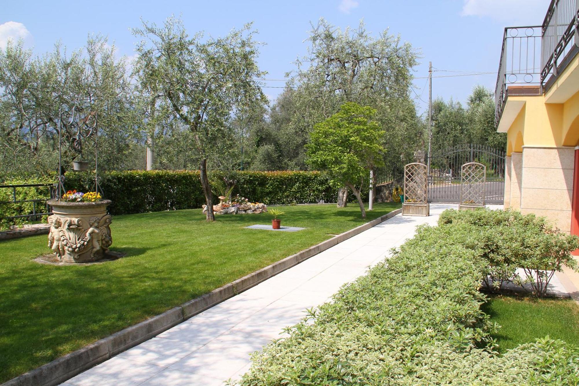 برنزوني سول جاردا Villa Due Leoni - Residence المظهر الخارجي الصورة