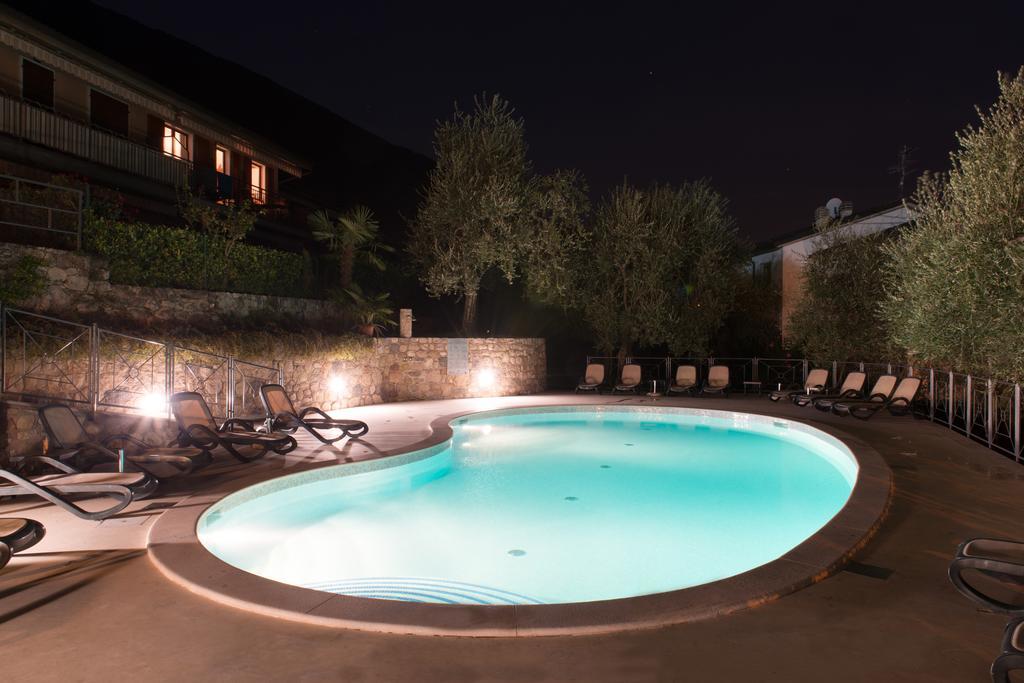 برنزوني سول جاردا Villa Due Leoni - Residence المظهر الخارجي الصورة